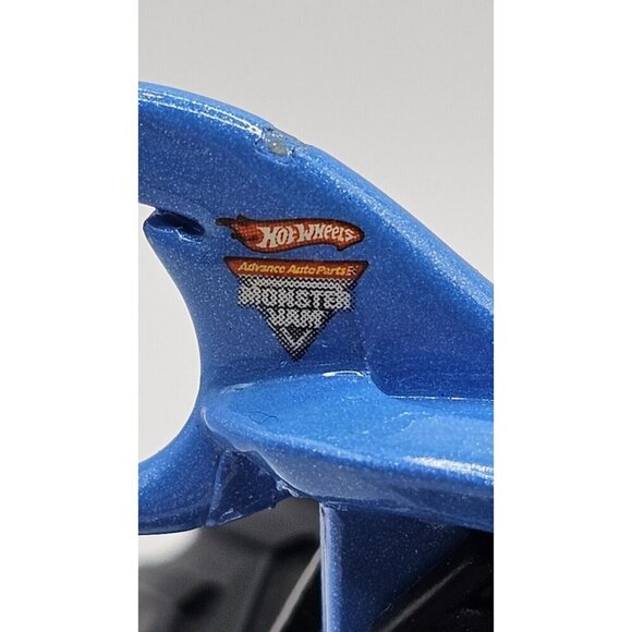 Hot Wheels Monster Jam Truck Shark Wreak 1:64 Scale Captian Carlyle Blue Matalic - Picture 8 of 11